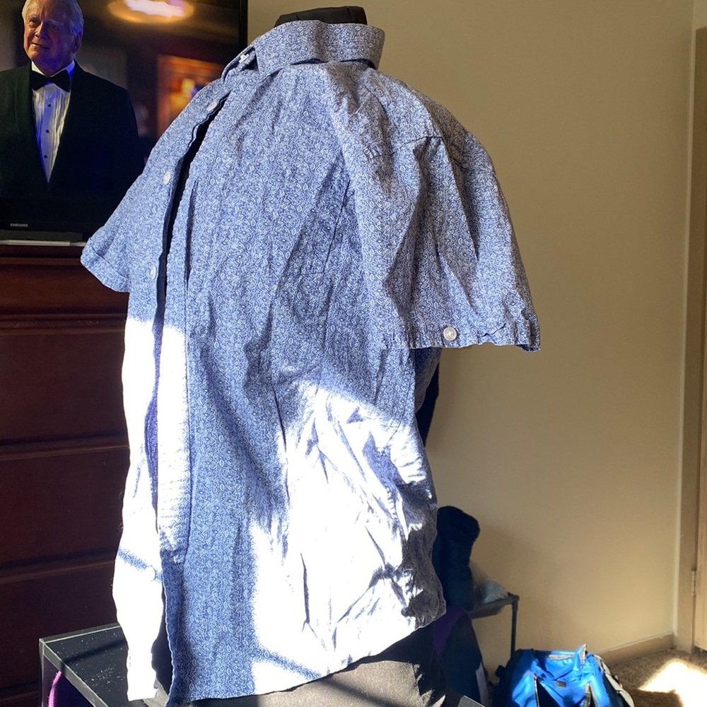 Coastal Mens Size Medium Floral Button Up